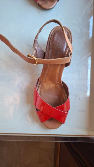 Sandalias de tacón Aerosoles rojas