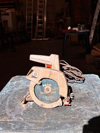 Sierra circular eléctrica Black & Decker