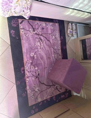 Alfombra con estampado floral