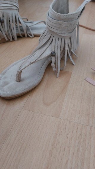 Sandalias con flecos beige