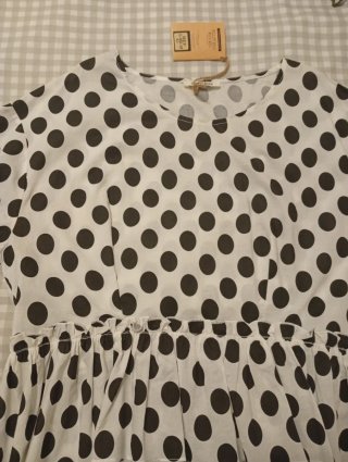 Top de lunares blanco y negro