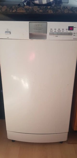 Lavavajillas AEG Electrolux Compacto averiado.