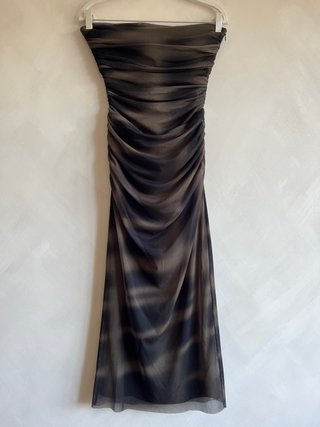 Vestido sin tirantes Zara