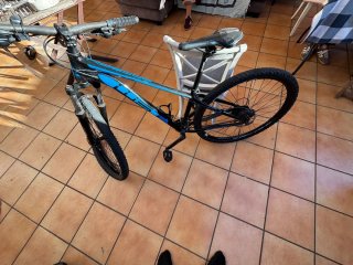 Bicicleta de Montaña Trek Negra y Azul