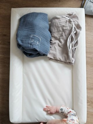 Cambiador IKEA con 2 fundas
