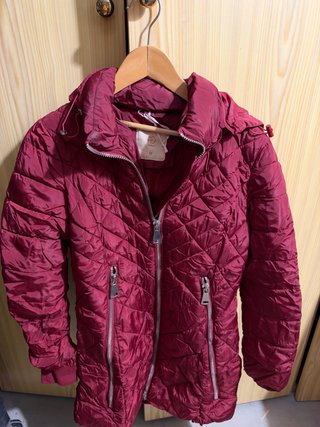 Abrigo de plumón rojo talla M