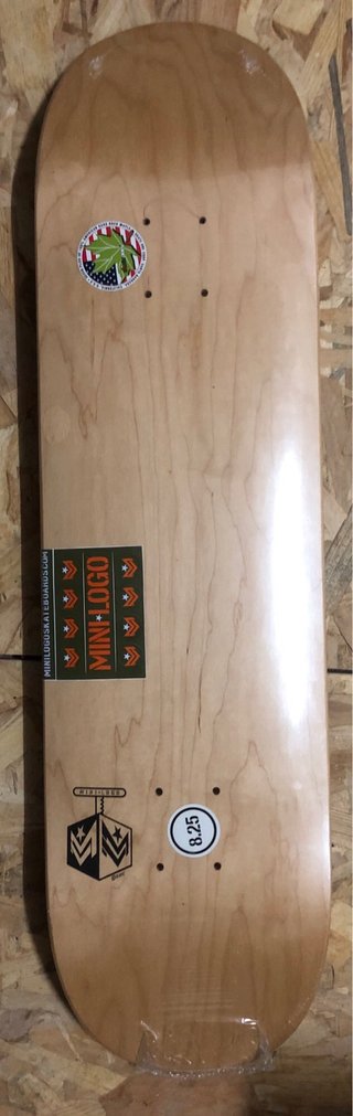Tabla de Skate Mini Logo 8.25