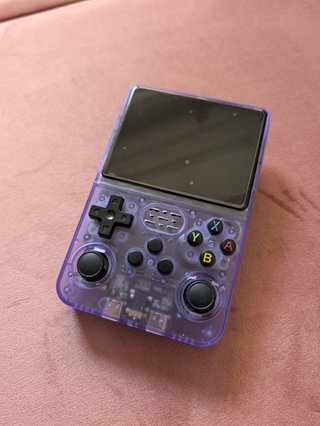 Consola retro portátil R36S morada + SD 64GB