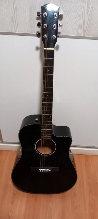 Guitarra acústica Fender, con estuche.