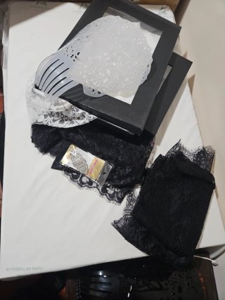 Set de 2 Mantillas (Blanca y Negra) y Broche