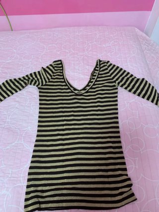 Top de rayas negro y dorado
