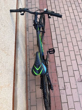 Bicicleta de Montaña Negra y Verde