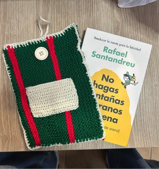 Funda de lana hecha a mano para agenda, libros...