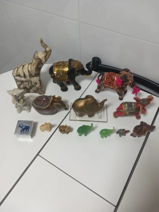 Colección de 13 figuras de elefantes