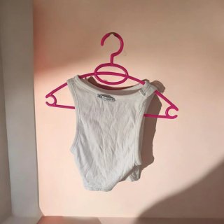 Top corto de canalé blanco Zara (Talla M)