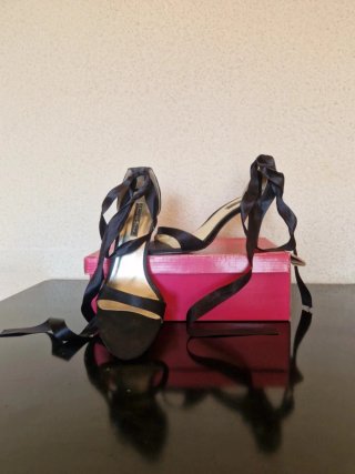 Sandalias de tacón Alma en Pena negras
