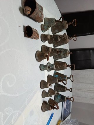 Lote de 24 Campanas y Cencerros de Bronce