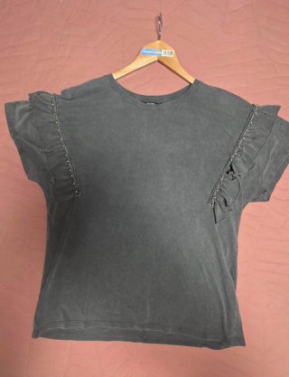 Camiseta Bershka Gris con Volantes