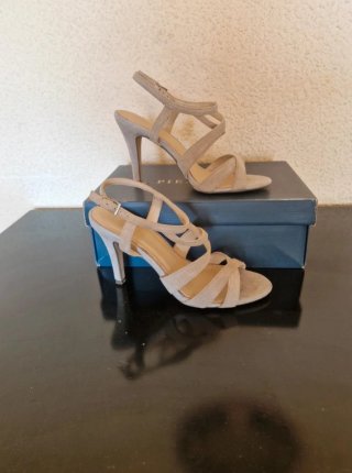 Sandalias de tacón gris claro talla 38