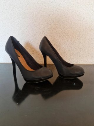 Zapatos de tacón negros