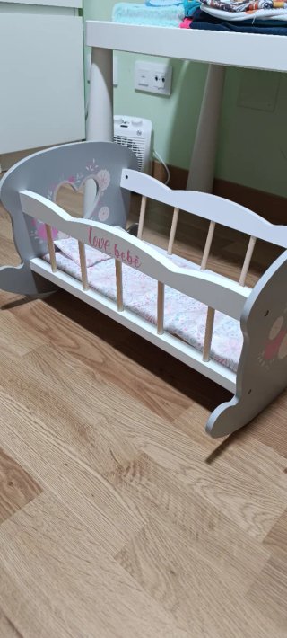 Cuna de juguete para muñecas