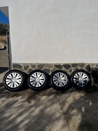 Juego de 4 Ruedas con Tapacubos Citroën 195/65/R15