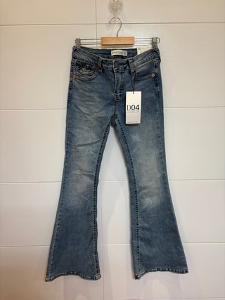 Pantalón Tejano Stradivarius acampanado