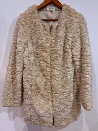 Abrigo de pelo Stradivarius beige