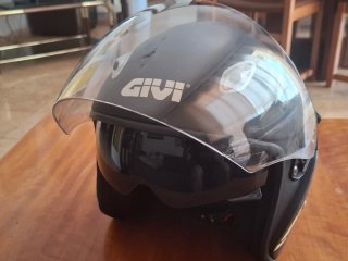 Casco de Moto Jet GIVI (Negro Mate)