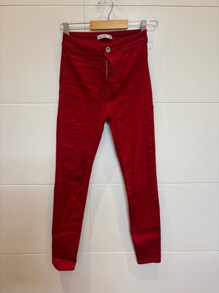 Pantalón Rojo Bershka pitillo