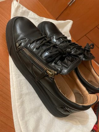 Zapatillas Giuseppe Zanotti negras con cremalleras