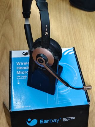 Cascos Inalámbricos Earbay con Base