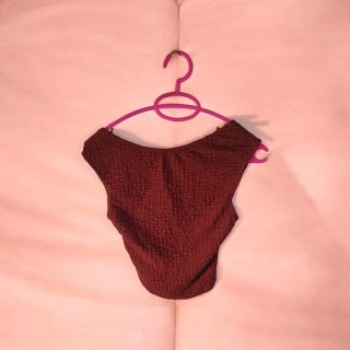 Top elástico texturizado granate (Talla M)