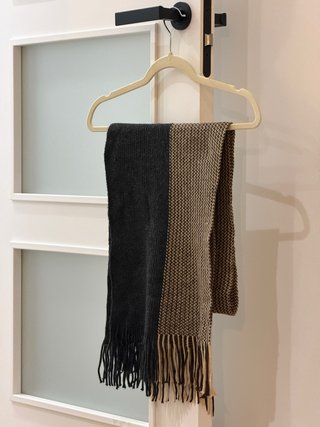 Bufanda bicolor negra y beige