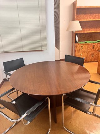 Mesa Redonda de Madera Estilo Mid Century