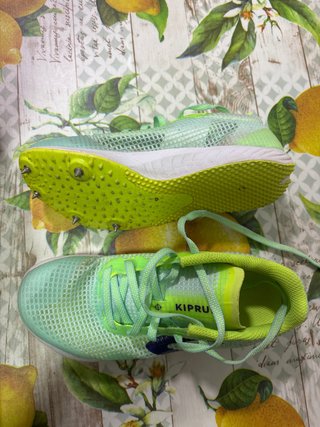 Zapatillas de clavos Kiprun para niña
