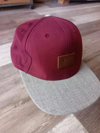 Gorra Vans tipo béisbol roja y gris