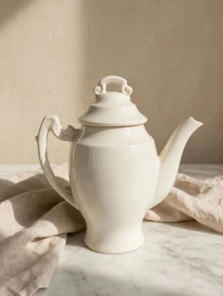 Cafetera de loza antigua
