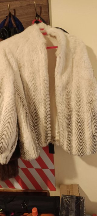 Abrigo de Pelo Sintético