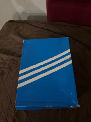 Caja de Zapatillas Adidas