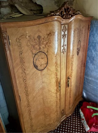 Armario Antiguo de Madera