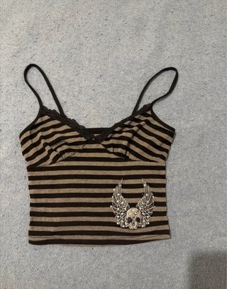 Crop Top de Rayas con Estampado de Calavera