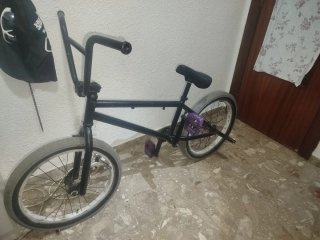 Bicicleta BMX Negra