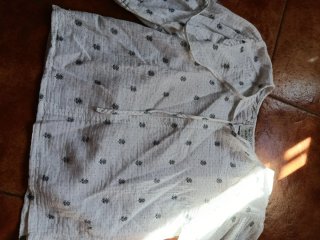Camisa Scalpers Blanca con Flores Azules