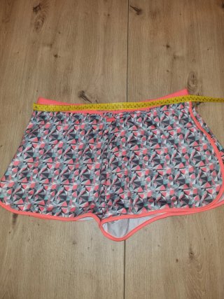 Pantalón corto deportivo estampado
