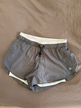 Pantalón corto running 2 en 1 gris Dash and Stars