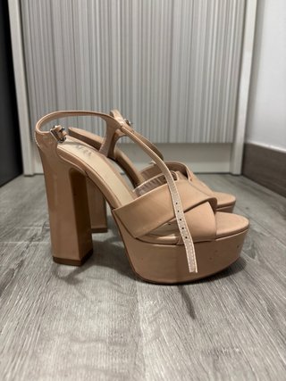 Sandalias de tacón Zara beige