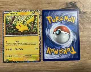 Carta Pokémon Pikachu Holo