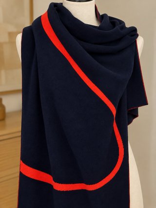 Bufanda Oversize Azul Marino y Roja