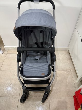 Carrito de bebé con capazo y silla